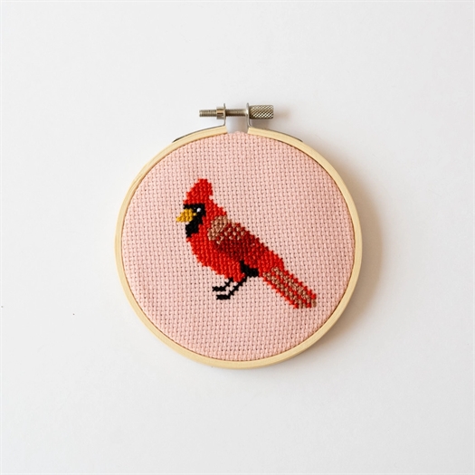 CARDINAL CROSS STITCH KIT fra Cotton Clara
